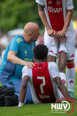 Regio loopt uit om Ajax te zien spelen tegen Stvv op Sportpark Bovenmolen in Oldebroek. - © NWVFoto.nl