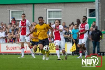 Regio loopt uit om Ajax te zien spelen tegen Stvv op Sportpark Bovenmolen in Oldebroek. - © NWVFoto.nl