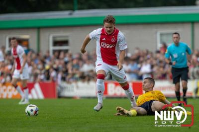 Regio loopt uit om Ajax te zien spelen tegen Stvv op Sportpark Bovenmolen in Oldebroek. - © NWVFoto.nl