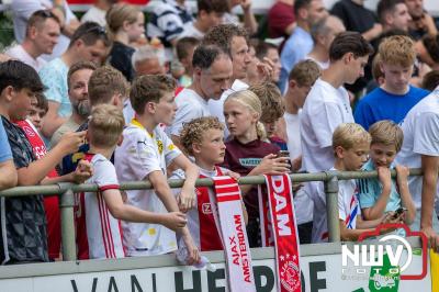 Regio loopt uit om Ajax te zien spelen tegen Stvv op Sportpark Bovenmolen in Oldebroek. - © NWVFoto.nl