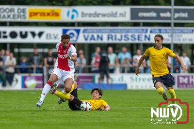 Regio loopt uit om Ajax te zien spelen tegen Stvv op Sportpark Bovenmolen in Oldebroek. - © NWVFoto.nl