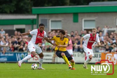 Regio loopt uit om Ajax te zien spelen tegen Stvv op Sportpark Bovenmolen in Oldebroek. - © NWVFoto.nl