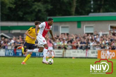 Regio loopt uit om Ajax te zien spelen tegen Stvv op Sportpark Bovenmolen in Oldebroek. - © NWVFoto.nl