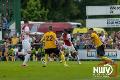 Regio loopt uit om Ajax te zien spelen tegen Stvv op Sportpark Bovenmolen in Oldebroek. - © NWVFoto.nl