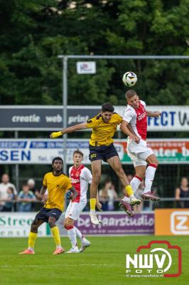 Regio loopt uit om Ajax te zien spelen tegen Stvv op Sportpark Bovenmolen in Oldebroek. - © NWVFoto.nl