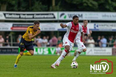 Regio loopt uit om Ajax te zien spelen tegen Stvv op Sportpark Bovenmolen in Oldebroek. - © NWVFoto.nl