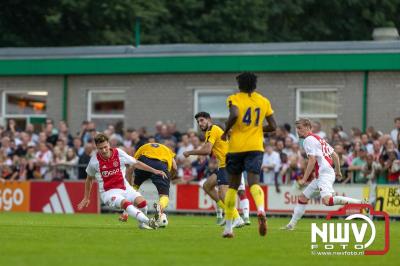 Regio loopt uit om Ajax te zien spelen tegen Stvv op Sportpark Bovenmolen in Oldebroek. - © NWVFoto.nl