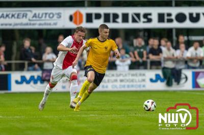 Regio loopt uit om Ajax te zien spelen tegen Stvv op Sportpark Bovenmolen in Oldebroek. - © NWVFoto.nl