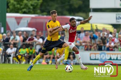 Regio loopt uit om Ajax te zien spelen tegen Stvv op Sportpark Bovenmolen in Oldebroek. - © NWVFoto.nl