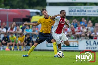 Regio loopt uit om Ajax te zien spelen tegen Stvv op Sportpark Bovenmolen in Oldebroek. - © NWVFoto.nl