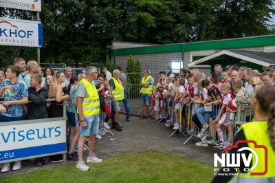 Regio loopt uit om Ajax te zien spelen tegen Stvv op Sportpark Bovenmolen in Oldebroek. - © NWVFoto.nl