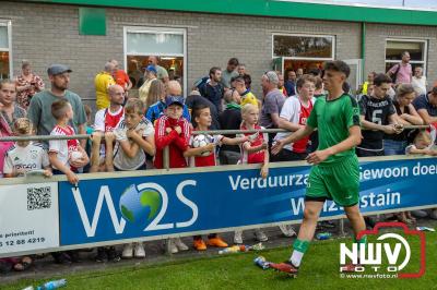 Regio loopt uit om Ajax te zien spelen tegen Stvv op Sportpark Bovenmolen in Oldebroek. - © NWVFoto.nl