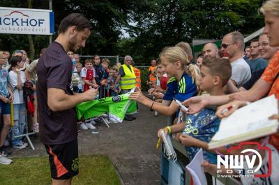 Regio loopt uit om Ajax te zien spelen tegen Stvv op Sportpark Bovenmolen in Oldebroek. - © NWVFoto.nl