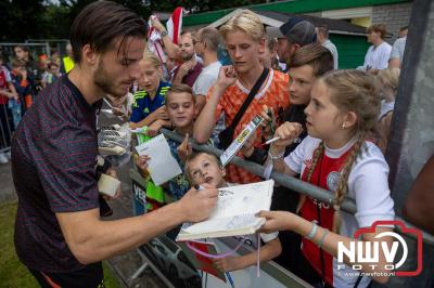 Regio loopt uit om Ajax te zien spelen tegen Stvv op Sportpark Bovenmolen in Oldebroek. - © NWVFoto.nl