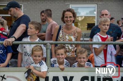 Regio loopt uit om Ajax te zien spelen tegen Stvv op Sportpark Bovenmolen in Oldebroek. - © NWVFoto.nl