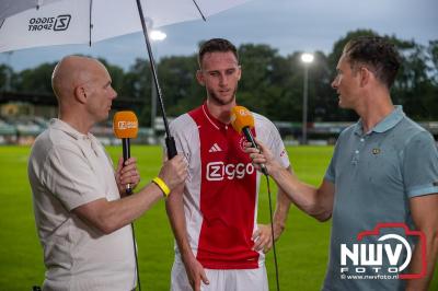 Regio loopt uit om Ajax te zien spelen tegen Stvv op Sportpark Bovenmolen in Oldebroek. - © NWVFoto.nl