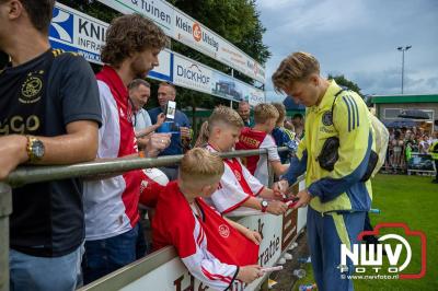 Regio loopt uit om Ajax te zien spelen tegen Stvv op Sportpark Bovenmolen in Oldebroek. - © NWVFoto.nl