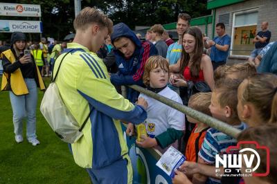 Regio loopt uit om Ajax te zien spelen tegen Stvv op Sportpark Bovenmolen in Oldebroek. - © NWVFoto.nl