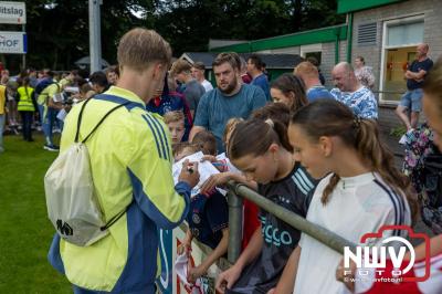 Regio loopt uit om Ajax te zien spelen tegen Stvv op Sportpark Bovenmolen in Oldebroek. - © NWVFoto.nl