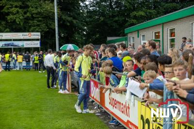 Regio loopt uit om Ajax te zien spelen tegen Stvv op Sportpark Bovenmolen in Oldebroek. - © NWVFoto.nl