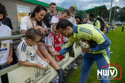 Regio loopt uit om Ajax te zien spelen tegen Stvv op Sportpark Bovenmolen in Oldebroek. - © NWVFoto.nl