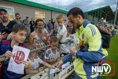 Regio loopt uit om Ajax te zien spelen tegen Stvv op Sportpark Bovenmolen in Oldebroek. - © NWVFoto.nl