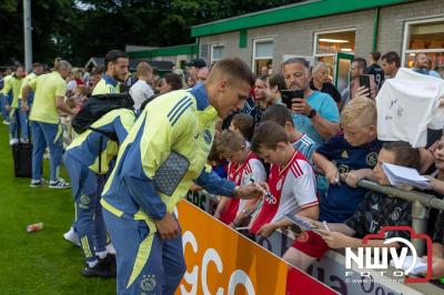 Regio loopt uit om Ajax te zien spelen tegen Stvv op Sportpark Bovenmolen in Oldebroek. - © NWVFoto.nl