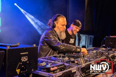 Tent was weer afgeladen op de eerste avond van het BigPop Festival met Zeroos Heroes, Piraten Power Hour en Outsiders.  - © NWVFoto.nl