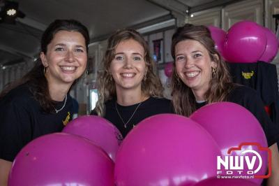 Tent was weer afgeladen op de eerste avond van het BigPop Festival met Zeroos Heroes, Piraten Power Hour en Outsiders.  - © NWVFoto.nl