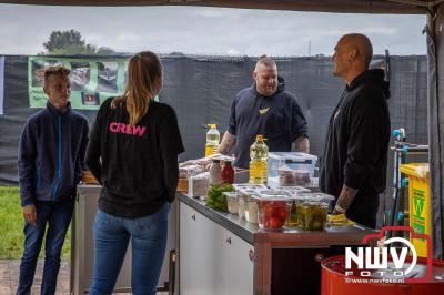 Tent was weer afgeladen op de eerste avond van het BigPop Festival met Zeroos Heroes, Piraten Power Hour en Outsiders.  - © NWVFoto.nl