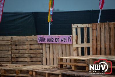 Tent was weer afgeladen op de eerste avond van het BigPop Festival met Zeroos Heroes, Piraten Power Hour en Outsiders.  - © NWVFoto.nl