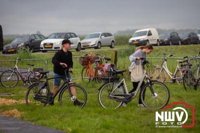 Tent was weer afgeladen op de eerste avond van het BigPop Festival met Zeroos Heroes, Piraten Power Hour en Outsiders.  - © NWVFoto.nl