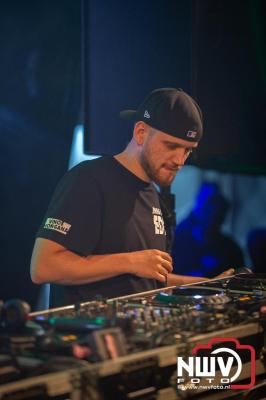 Tent was weer afgeladen op de eerste avond van het BigPop Festival met Zeroos Heroes, Piraten Power Hour en Outsiders.  - © NWVFoto.nl