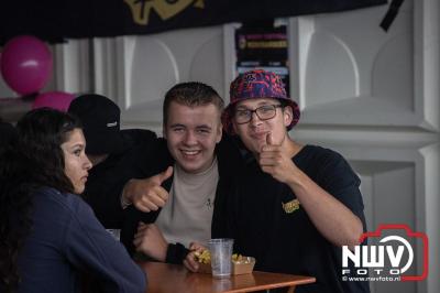 Tent was weer afgeladen op de eerste avond van het BigPop Festival met Zeroos Heroes, Piraten Power Hour en Outsiders.  - © NWVFoto.nl