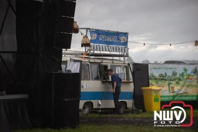 Tent was weer afgeladen op de eerste avond van het BigPop Festival met Zeroos Heroes, Piraten Power Hour en Outsiders.  - © NWVFoto.nl