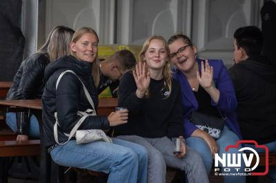 Tent was weer afgeladen op de eerste avond van het BigPop Festival met Zeroos Heroes, Piraten Power Hour en Outsiders.  - © NWVFoto.nl