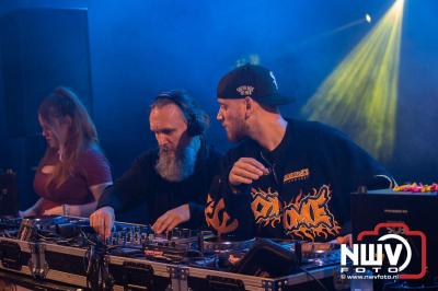 Tent was weer afgeladen op de eerste avond van het BigPop Festival met Zeroos Heroes, Piraten Power Hour en Outsiders.  - © NWVFoto.nl