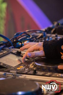 Tent was weer afgeladen op de eerste avond van het BigPop Festival met Zeroos Heroes, Piraten Power Hour en Outsiders.  - © NWVFoto.nl