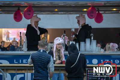 Tent was weer afgeladen op de eerste avond van het BigPop Festival met Zeroos Heroes, Piraten Power Hour en Outsiders.  - © NWVFoto.nl