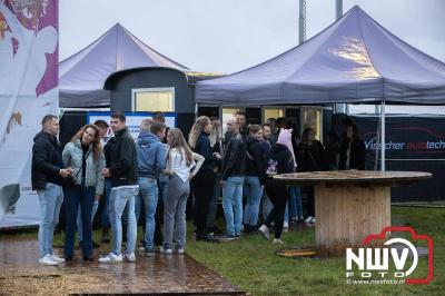 Tent was weer afgeladen op de eerste avond van het BigPop Festival met Zeroos Heroes, Piraten Power Hour en Outsiders.  - © NWVFoto.nl