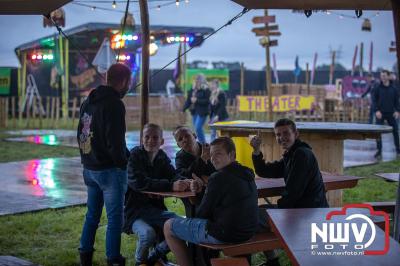 Tent was weer afgeladen op de eerste avond van het BigPop Festival met Zeroos Heroes, Piraten Power Hour en Outsiders.  - © NWVFoto.nl