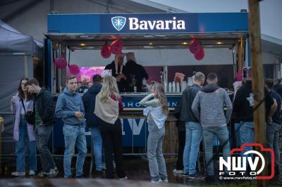 Tent was weer afgeladen op de eerste avond van het BigPop Festival met Zeroos Heroes, Piraten Power Hour en Outsiders.  - © NWVFoto.nl