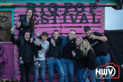 Tent was weer afgeladen op de eerste avond van het BigPop Festival met Zeroos Heroes, Piraten Power Hour en Outsiders.  - © NWVFoto.nl