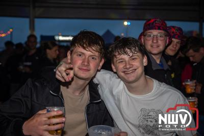 Tent was weer afgeladen op de eerste avond van het BigPop Festival met Zeroos Heroes, Piraten Power Hour en Outsiders.  - © NWVFoto.nl