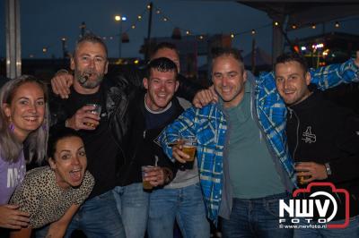 Tent was weer afgeladen op de eerste avond van het BigPop Festival met Zeroos Heroes, Piraten Power Hour en Outsiders.  - © NWVFoto.nl