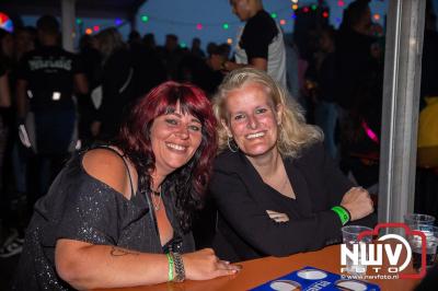 Tent was weer afgeladen op de eerste avond van het BigPop Festival met Zeroos Heroes, Piraten Power Hour en Outsiders.  - © NWVFoto.nl