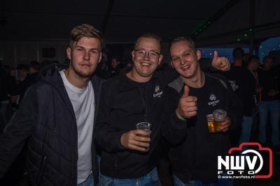 Tent was weer afgeladen op de eerste avond van het BigPop Festival met Zeroos Heroes, Piraten Power Hour en Outsiders.  - © NWVFoto.nl