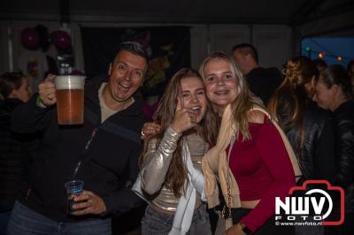 Tent was weer afgeladen op de eerste avond van het BigPop Festival met Zeroos Heroes, Piraten Power Hour en Outsiders.  - © NWVFoto.nl