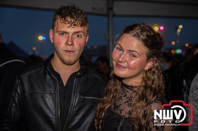 Tent was weer afgeladen op de eerste avond van het BigPop Festival met Zeroos Heroes, Piraten Power Hour en Outsiders.  - © NWVFoto.nl