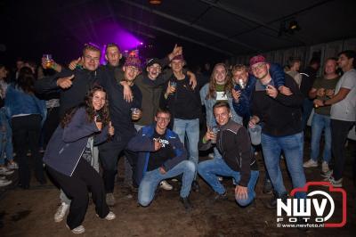 Tent was weer afgeladen op de eerste avond van het BigPop Festival met Zeroos Heroes, Piraten Power Hour en Outsiders.  - © NWVFoto.nl